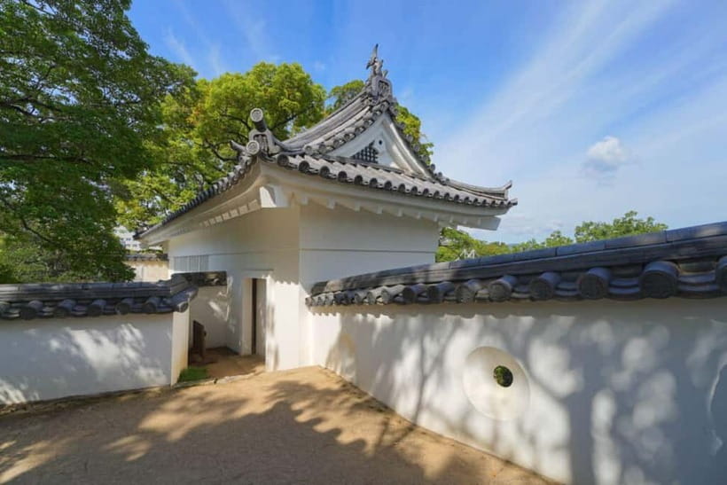 1-Day Tour from Okayama: Kurashiki, Gardens & Okayama Castle - Okayama Castle and the Crow Castle nickname