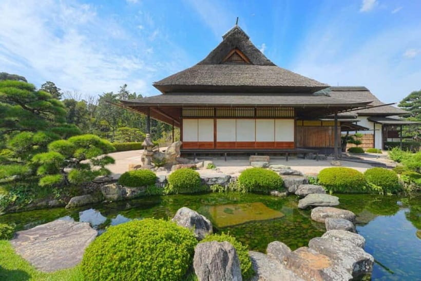 1-Day Tour from Okayama: Kurashiki, Gardens & Okayama Castle - Korakuen Garden’s ponds and tea houses