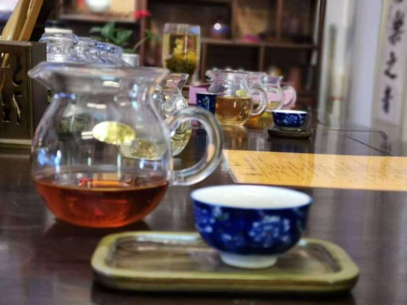 4-Hour Shanghai Best Garden and Temple Tour with Tea Tasting - Jade Buddha Temple: a calm first stop