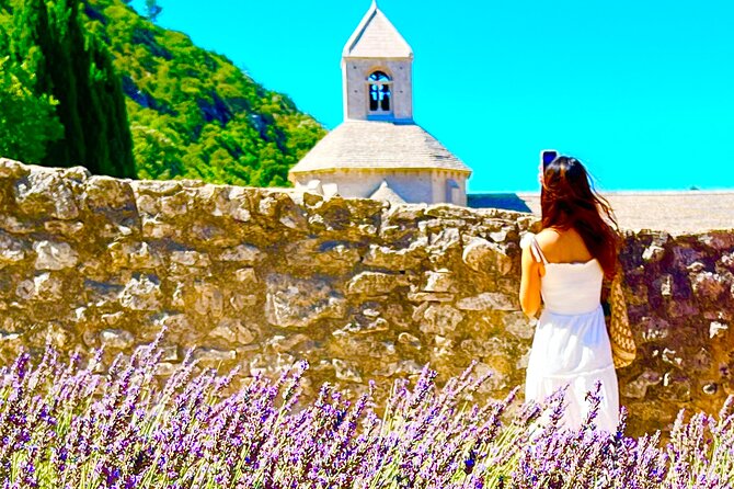 A day in the Lavenders and Villages of Provence - A picnic with a view near Gordes