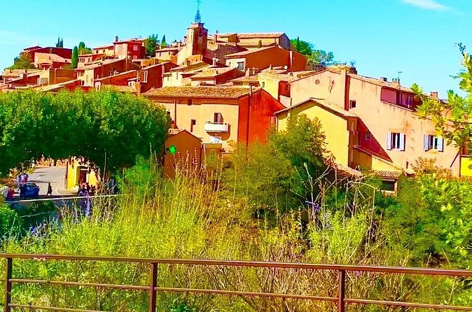 A day in the Lavenders and Villages of Provence - What the six-person format means
