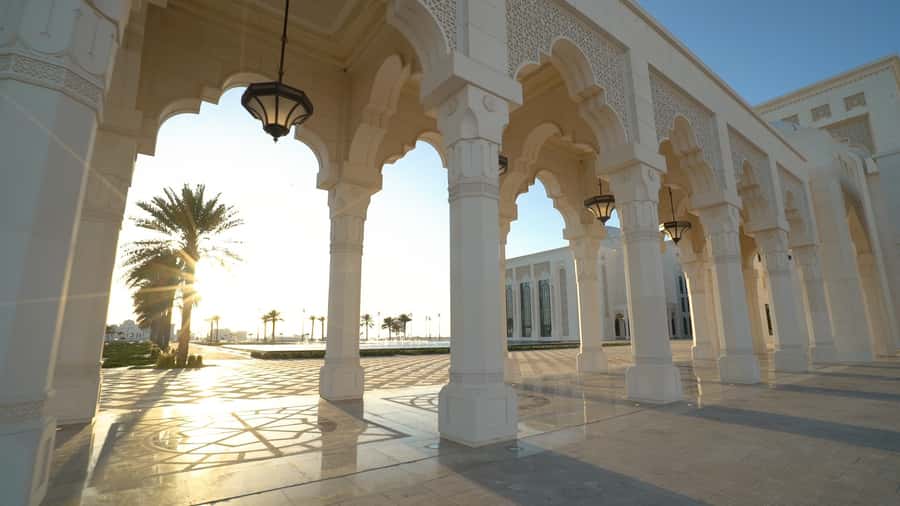 Abu Dhabi: Qasr Al Watan Palace & Garden Entry Ticket - Arriving at the Visitor Centre and Taking the Shuttle
