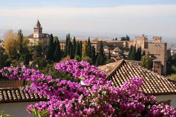 Alhambra &Charles Palace Guided Tour with Optional Nasrid Palaces - Generalife Gardens and the quieter royal retreat