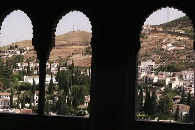 Alhambra &Charles Palace Guided Tour with Optional Nasrid Palaces - Alcazaba Fortress and views over Granada