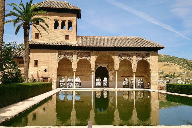 Alhambra &Charles Palace Guided Tour with Optional Nasrid Palaces - Guide quality, group size, and headphones