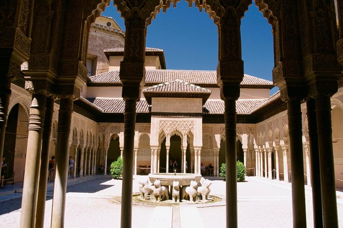 Alhambra &Charles Palace Guided Tour with Optional Nasrid Palaces - Starting at the Welcome Visitor Center