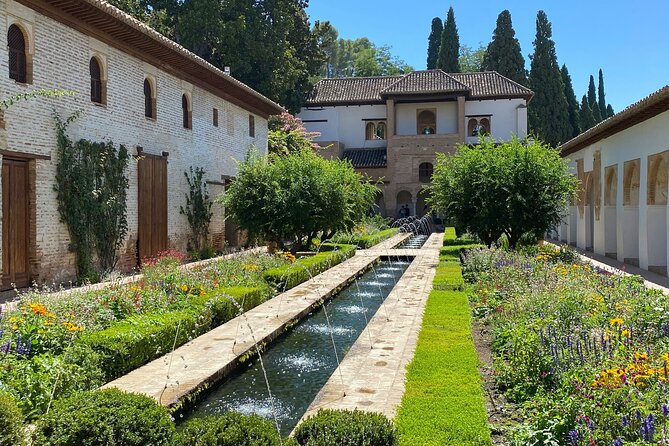 Alhambra Gardens, Generalife and Alcazaba Tickets & Local Guide - What this Alhambra visit actually covers