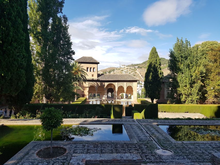 Alhambra: Generalife Gardens & Alcazaba Fast-Track Tour - What the $54 price really gets you