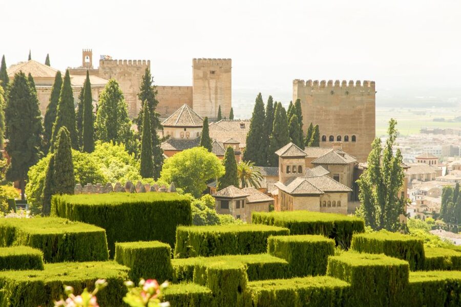 Alhambra: Generalife Gardens & Alcazaba Fast-Track Tour - Generalife gardens and the summer palace