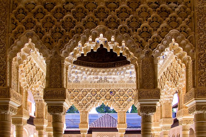 Alhambra Palace & Generalife Gardens daytrip from Roquetas, Aguadulce & Almeria - Granada before the palace
