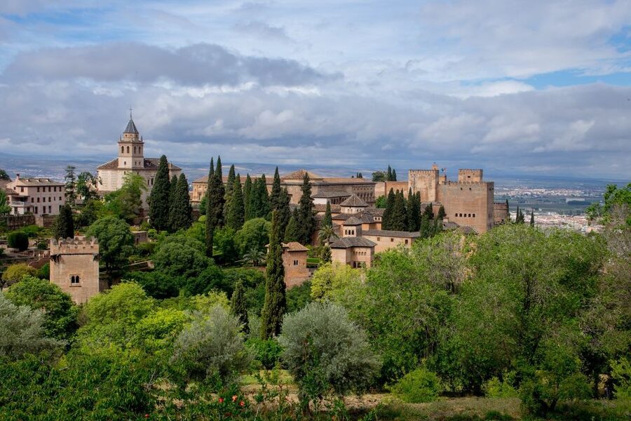 Alhambra's Gardens: Generalife, Partal, Alcazaba, & Carlos V - The guide can shape the whole experience