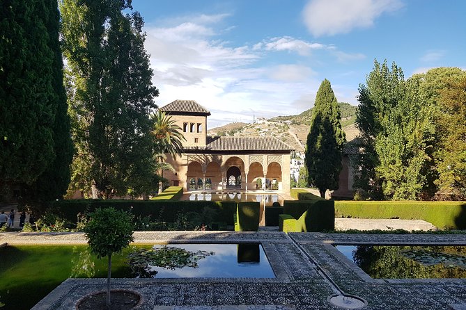 Alhambra Tour :Generalife Gardens ,Palaces and towers.Skiptheline - Key points to know before you book