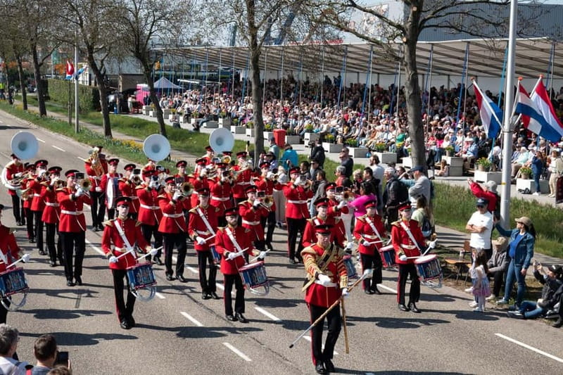 Amsterdam: Day Trip to Flower Parade & Keukenhof on April 18 - Why this April 18 outing is different