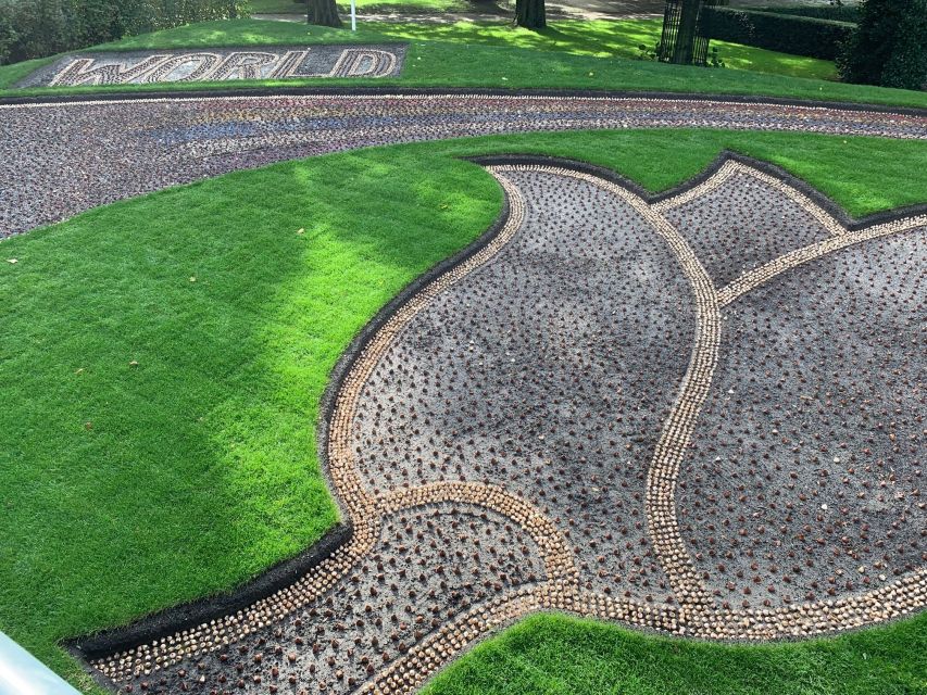 Amsterdam: Half-Day Flower Fields and Keukenhof Bicycle Tour - Two hours inside Keukenhof