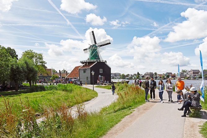 Amsterdam: Keukenhof and Zaanse Schans Windmills Guided Day Trip - Transport, timing, and the real value of $106