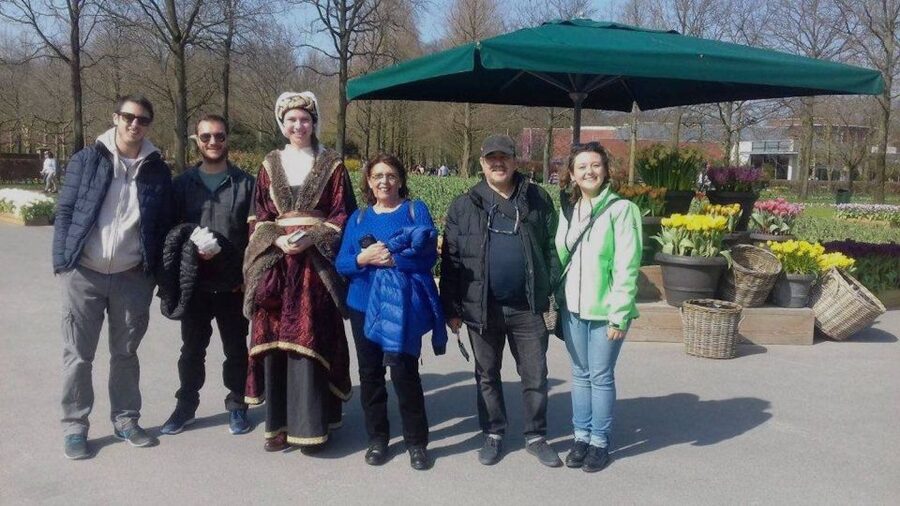 Amsterdam: Keukenhof Gardens Guided Tour Spanish and English - Why Keukenhof is worth the half-day trip