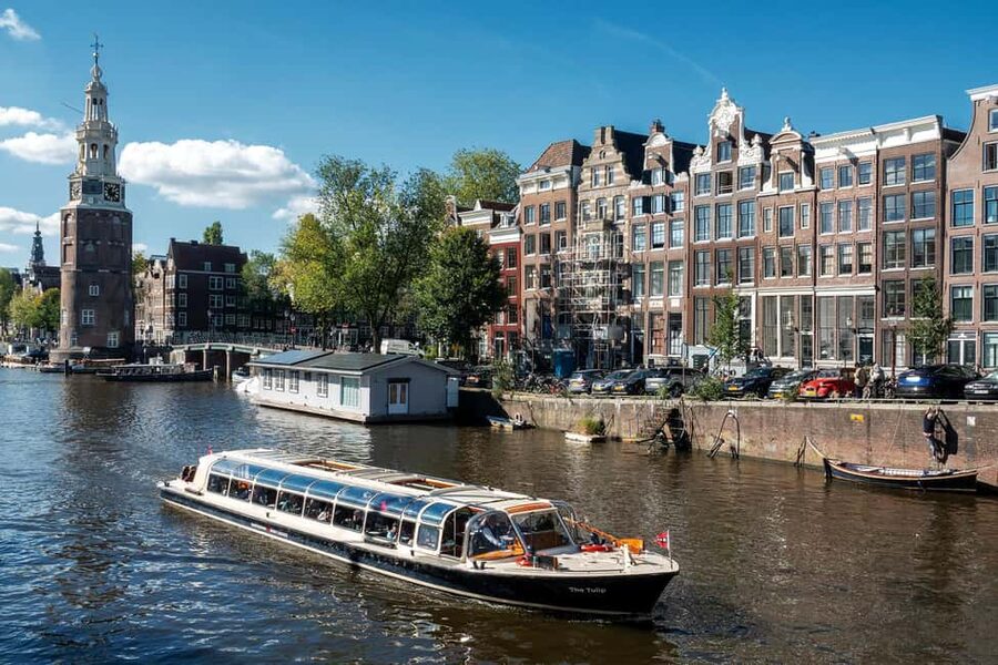 Amsterdam: Keukenhof Ticket with Shuttle Bus + Canal Cruise - Reaching the shuttle from Amsterdam Central