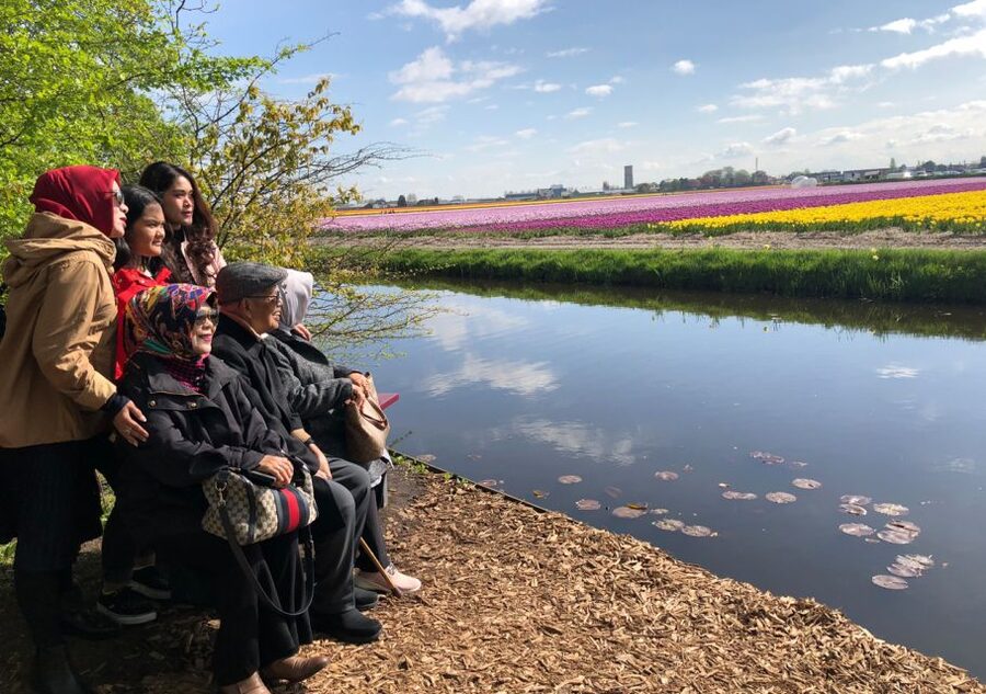 Amsterdam: Keukenhof Tulip Garden and Giethoorn Experience - Meeting the Coach at Prins Hendrikkade