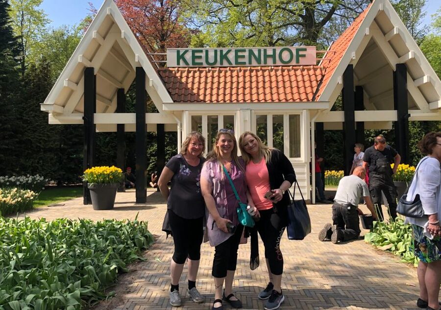 Amsterdam: Keukenhof Tulip Garden and Giethoorn Experience - Guides, Group Size, and the Human Side of the Trip
