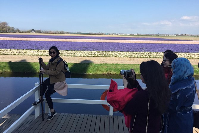 Amsterdam: Keukenhof Tulip Gardens and Giethoorn with Boat Tour - Who should choose this tour?