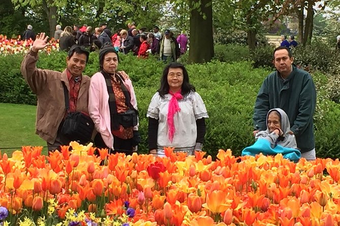 Amsterdam: Keukenhof Tulip Gardens and Giethoorn with Boat Tour - Keukenhof: three hours among millions of bulbs