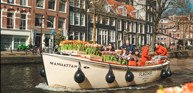 Amsterdam: Premium Tulip Boat Canal Tour - Key points at a glance