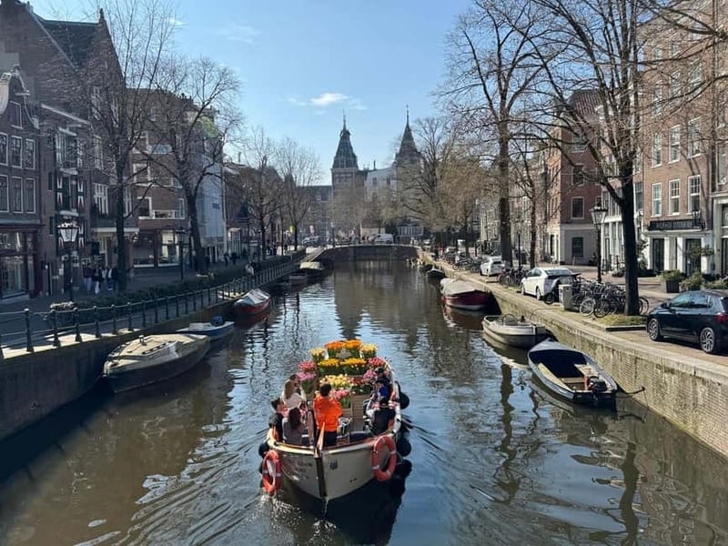 Amsterdam: Premium Tulip Boat Canal Tour - Boarding a 10-seat canal boat