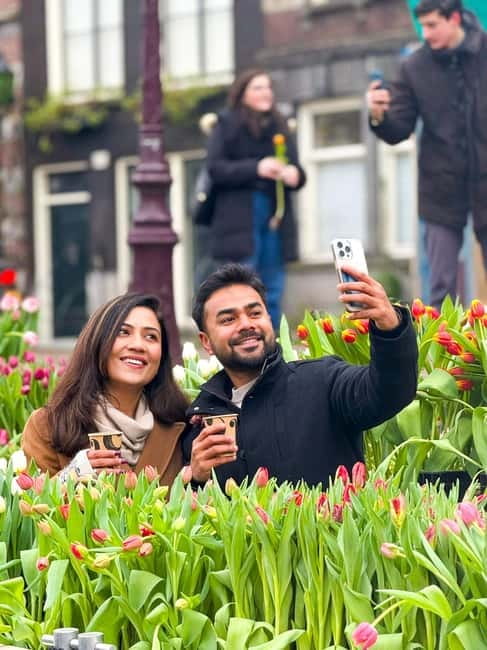 Amsterdam: Premium Tulip Boat Canal Tour - What the guiding adds to the hour