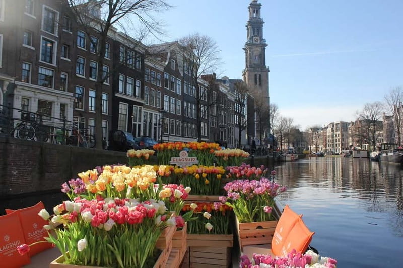 Amsterdam: Premium Tulip Boat Canal Tour - Meeting the boat beside Amsterdam Centraal