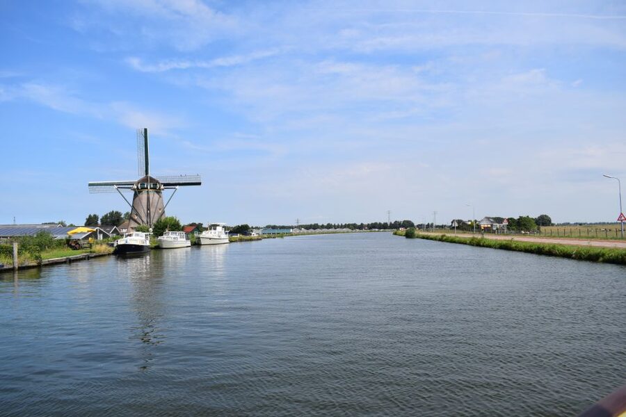 Amsterdam: Tour to Keukenhof Gardens with Windmill Cruise - Exploring Keukenhof at your own pace