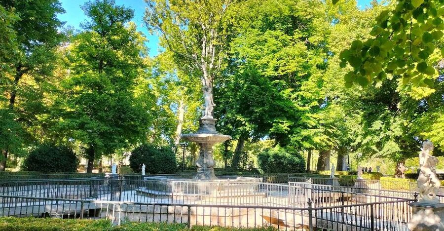 Aranjuez: City and Gardens Guided Walking Tour - Starting at Plaza de Parejas