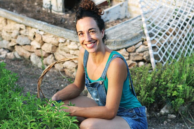 Aromatic Experience in the Medicinal Garden in Ibiza - Learning the stories behind medicinal and culinary plants
