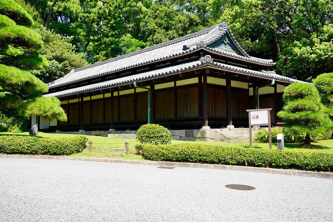 Audio Guide Tour in The East Gardens of the Imperial Palace - From Palace Hotel Tokyo to the old castle grounds