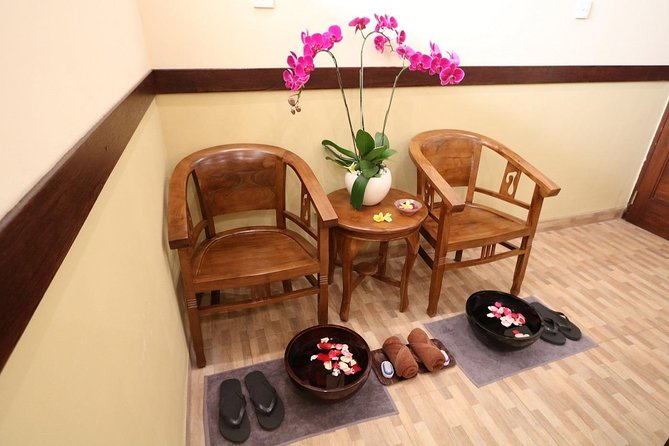 Bali Orchid Spa 1 Hour Relaxing Massage - The warm foot bath starts the treatment
