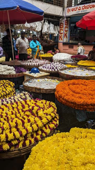 Bangalore Walking Tour KR Flower Market,Fort,Tippu palace - What the guides add
