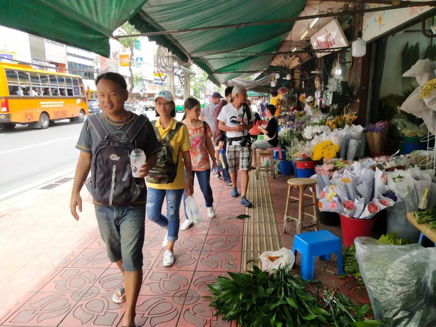 Bangkok:4Hour Flower Market and Little India Tour Mini Group - What the guide adds to the experience