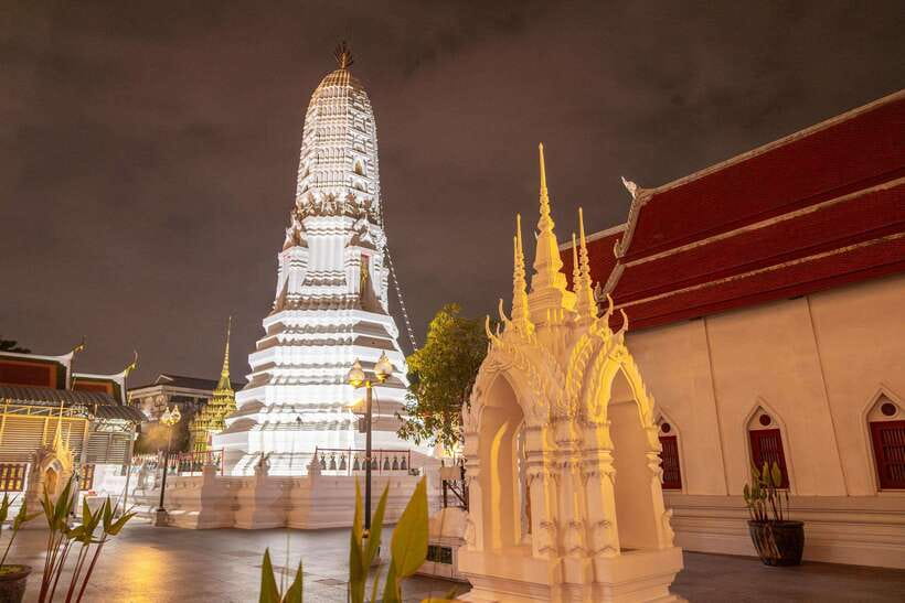 Bangkok: Night Bike Tour with Temples & Flower Market Visit - How safe and demanding is the ride?