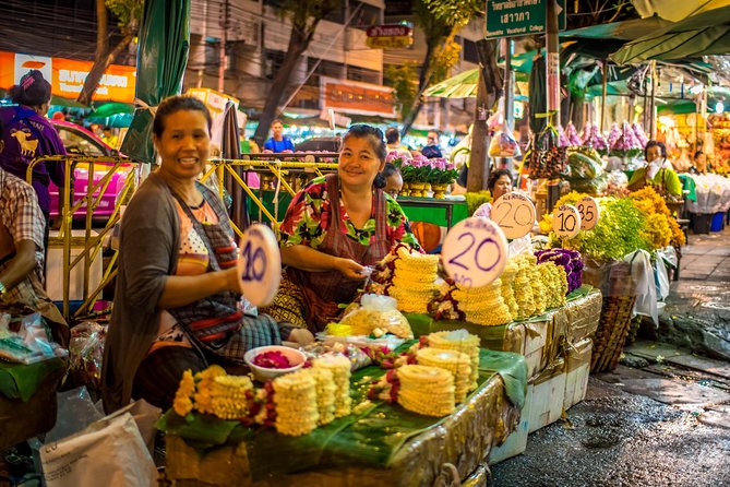 Bangkok: Night Bike Tour with Temples & Flower Market Visit - Rama VIII Bridge and the first big photo stop