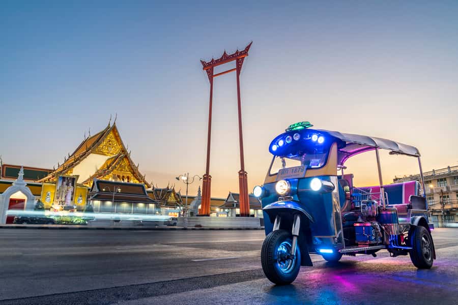 Bangkok Street Food and Night Lights by Tuk Tuk - Tom Yum Wonton and Bangkok’s Backstreet Flavors