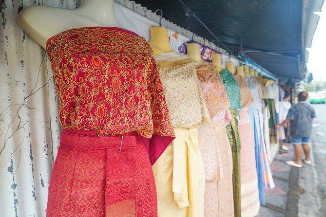 Bangkok Wat Pho and Flower Market Historical Walking Tour - Wat Pho and the Reclining Buddha