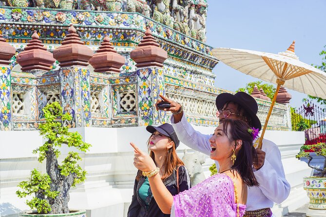 Bangkok Wat Pho and Flower Market Historical Walking Tour - Exploring the flower market