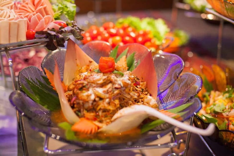 Bangkok: White Orchid Chao Phraya Cruise, Thai Buffet & Beer - What arrives at the buffet