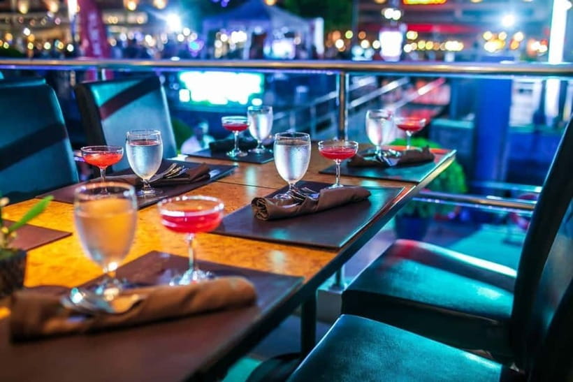 Bangkok: White Orchid Chao Phraya Cruise, Thai Buffet & Beer - The 19:00 cabaret show
