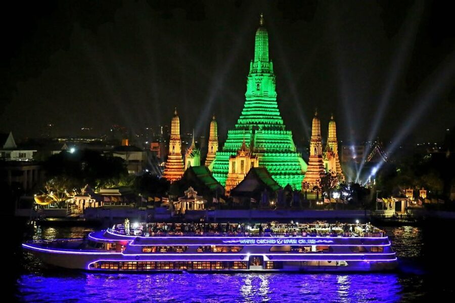 Bangkok: White Orchid Chao Phraya Dinner Cruise - How crowded does it feel?