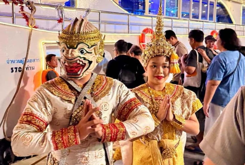 Bangkok: White Orchid Chao Phraya Dinner Cruise free Beer - Welcome drink and first views from the river