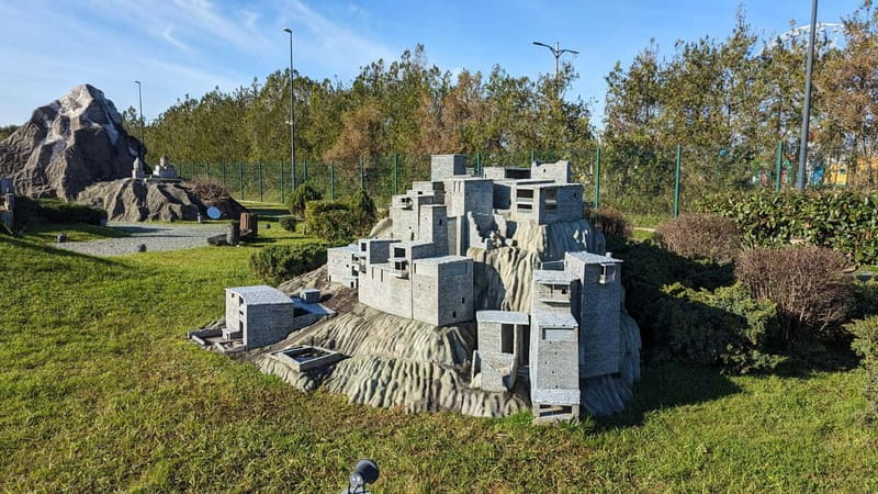 Batumi: Botanical Garden, Petra Fortress and Miniatures Park - The main drawbacks to consider