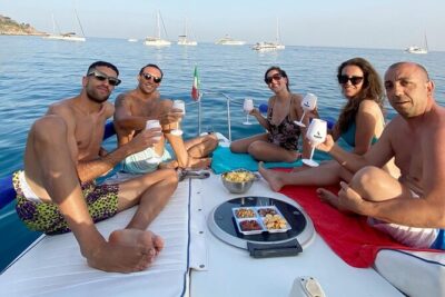 Boat excursions in the Bay of Taormina and Gardens on a private basis