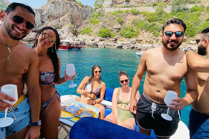 Boat excursions in the Bay of Taormina and Gardens on a private basis - Giardini Naxos and the second 40-minute swim