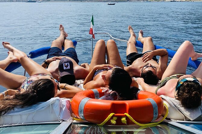 Boat excursions in the Bay of Taormina and Gardens on a private basis - What the guide and skipper add