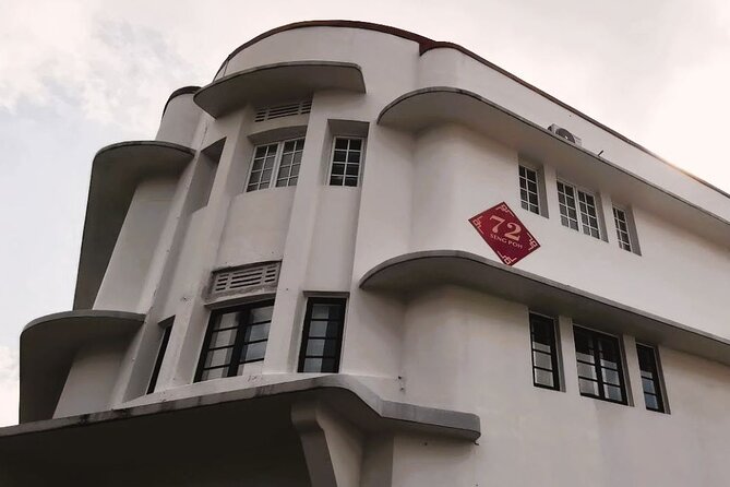 Botanic Gardens & Tiong Bahru Walking Tour with Breakfast - POW brick steps and Swan Lake